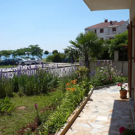 Apartment By The Sea - 11647